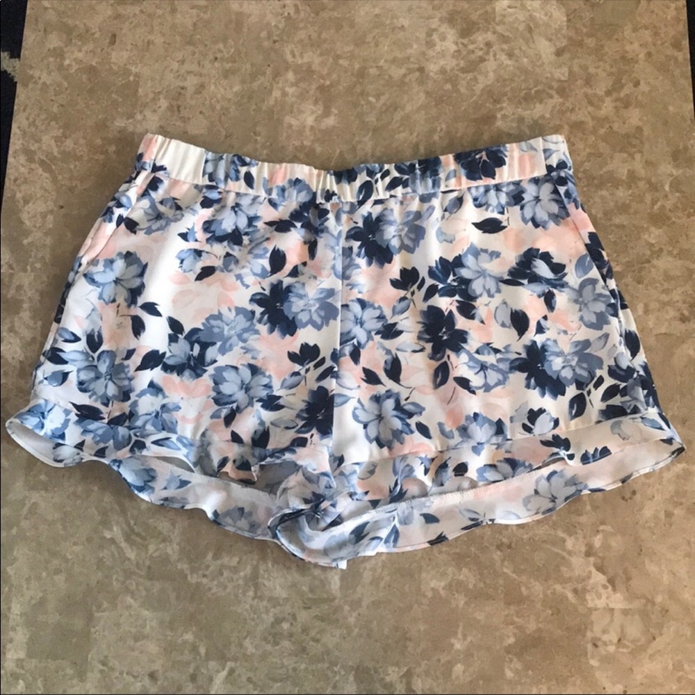 NWOT Maison Jules floral shorts